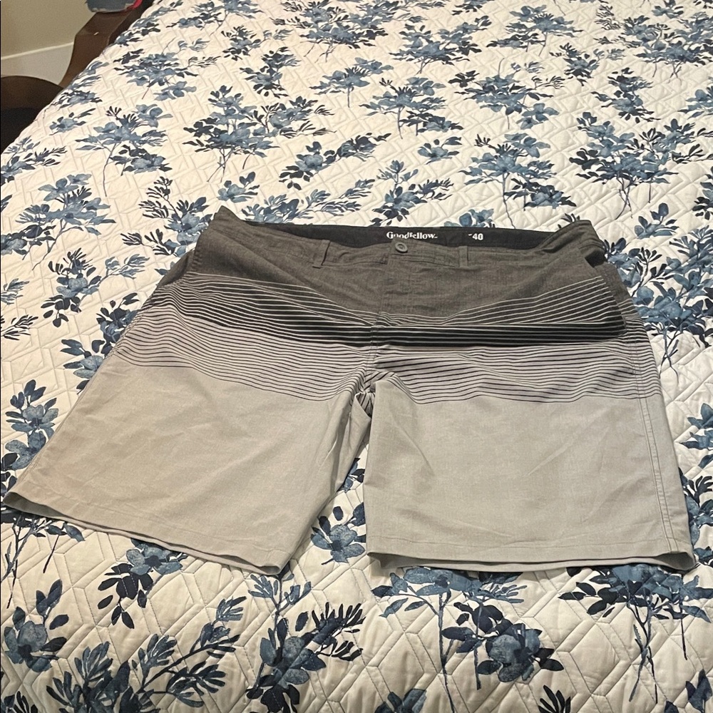 Goodfellow & Co Black and Gray Men’s Gradient Shorts Size 40